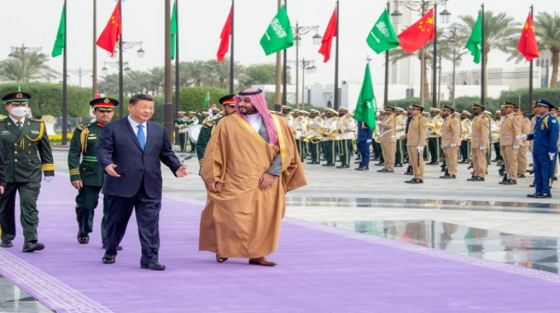 سيلين اتيش تكتب: الاقتصاد لبكين، والسياسة أيضاً.. هل يحمل التقارب العربي-الصيني مصالح للطرفين؟